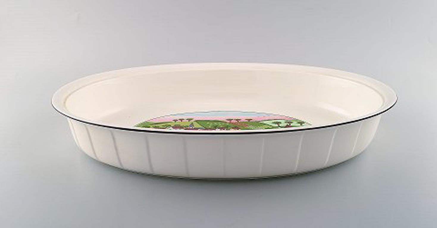 Villeroy & Boch Naif dinner service in porcelain. Oven proof dish decorated with naivist village motif.
In very good condition.
Stamped.
Measures: 41 x 28 x 7 cm.
Designed by Gérard Laplau. Motives of families, villages and biblical scenes in