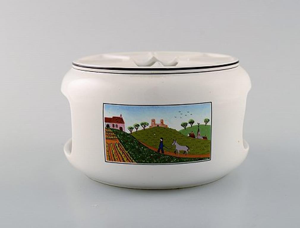 Villeroy & Boch Naif tea cozy for tea lights in porcelain decorated with naivist village motifs.
In very good condition.
Stamped.
Measures: 15 x 8.5 cm.
Designed by Gérard Laplau. Motives of families, villages and biblical scenes in naivist
