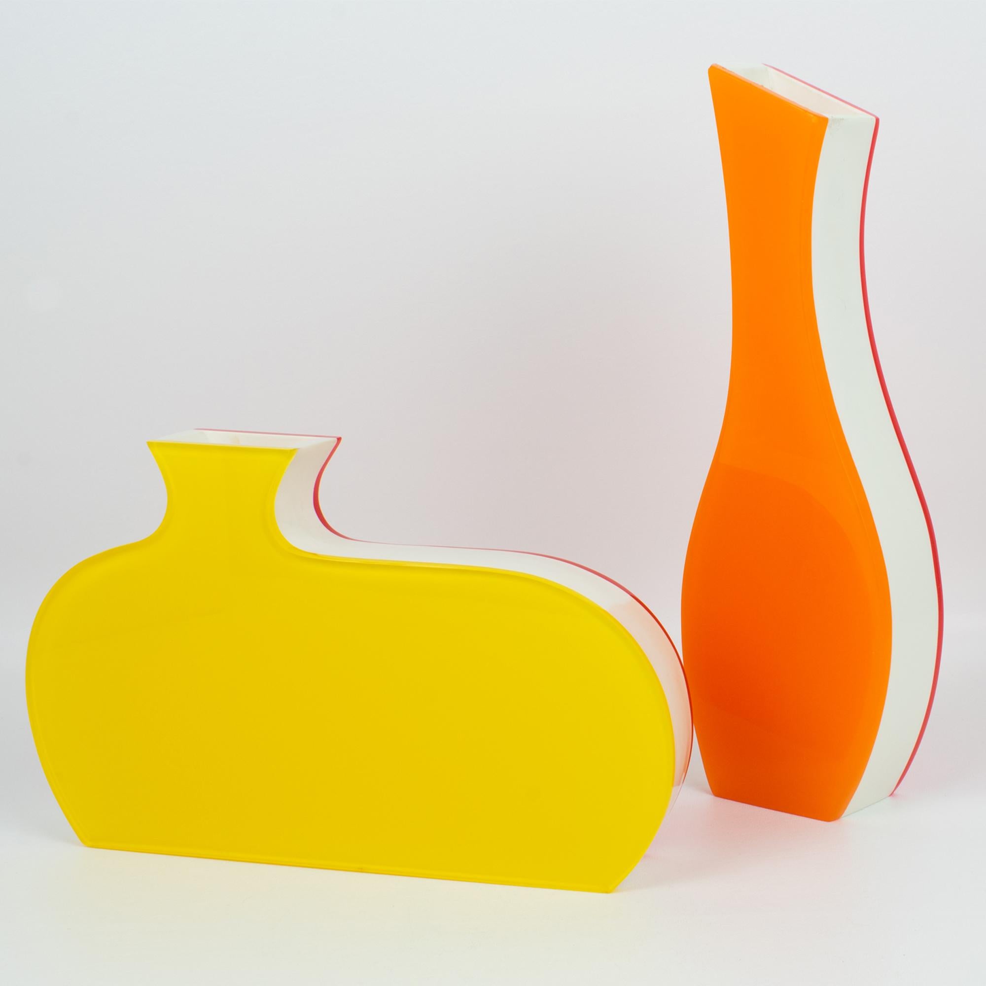 Villeroy & Boch Neon Color-block Lucite Vase, ein Paar, um 1990 (Deutsch) im Angebot