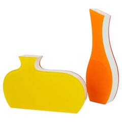 Villeroy & Boch Neonfarbene Lucite-Vase mit Farbblockmuster, 2er-Set, 1990er-Jahre