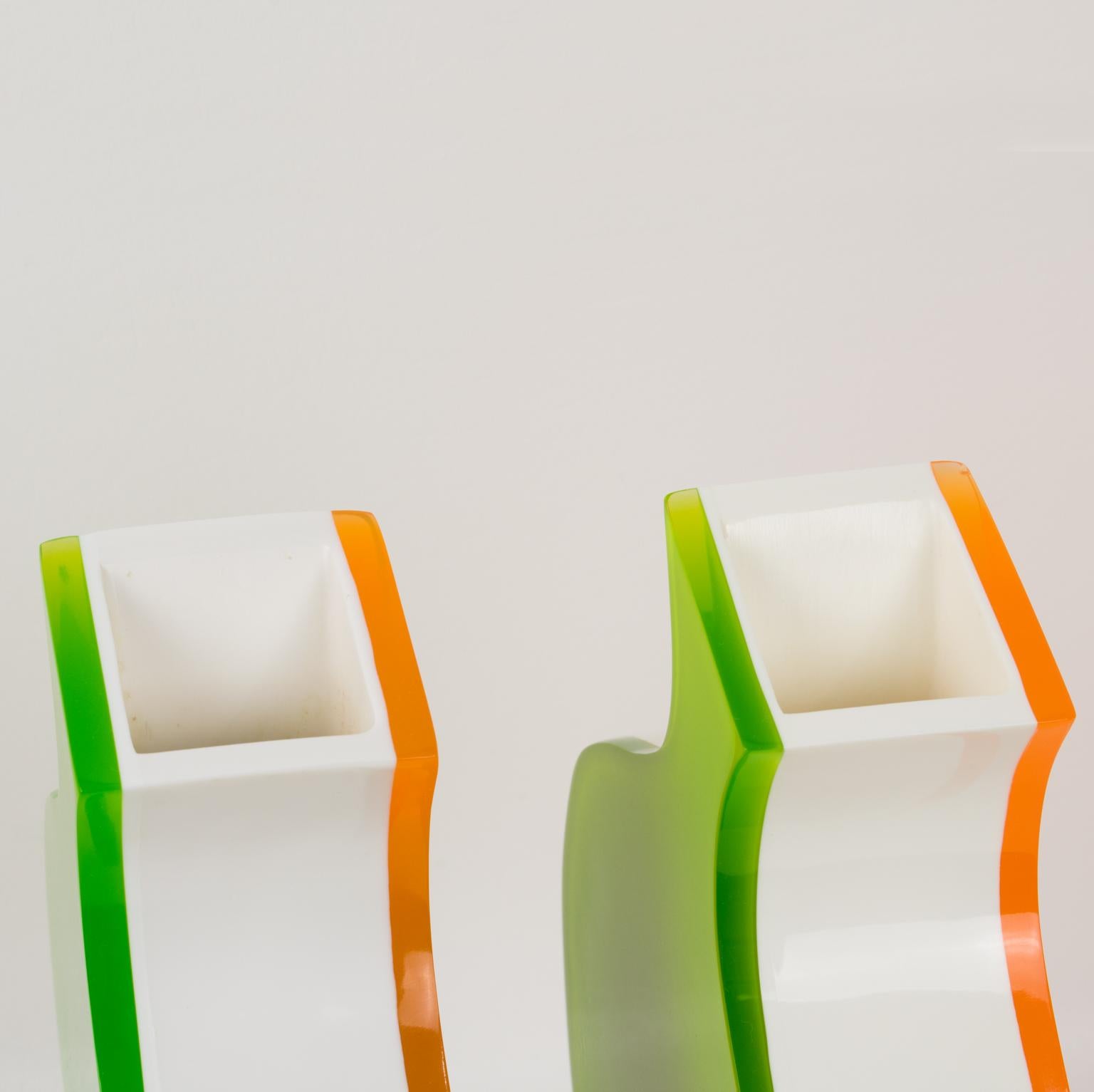 Vasi in lucite arancione e verde Villeroy & Boch, una coppia, circa 1990 in vendita 3