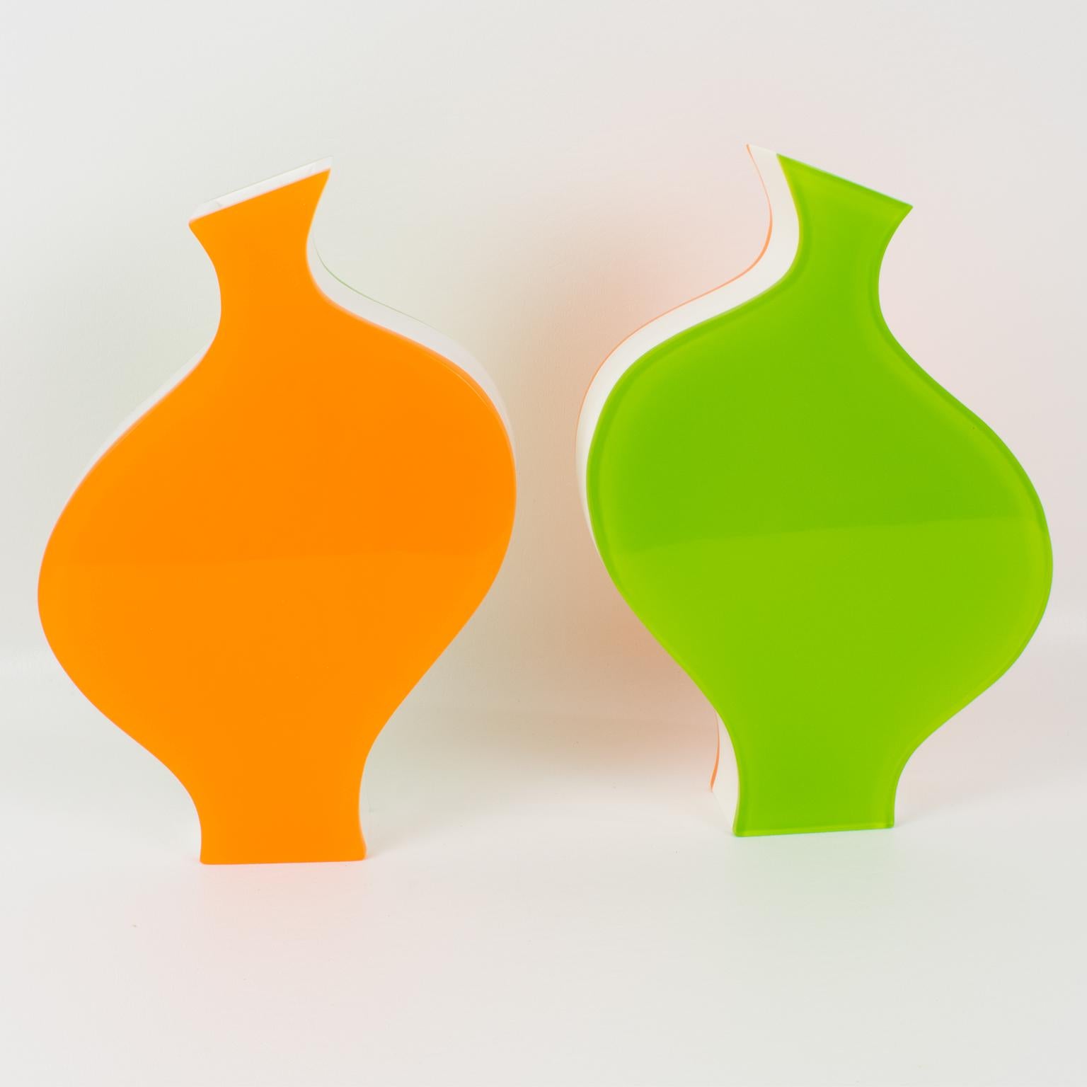 Moderne Vases en lucite orange et vert de Villeroy & Boch, une paire, vers 1990 en vente