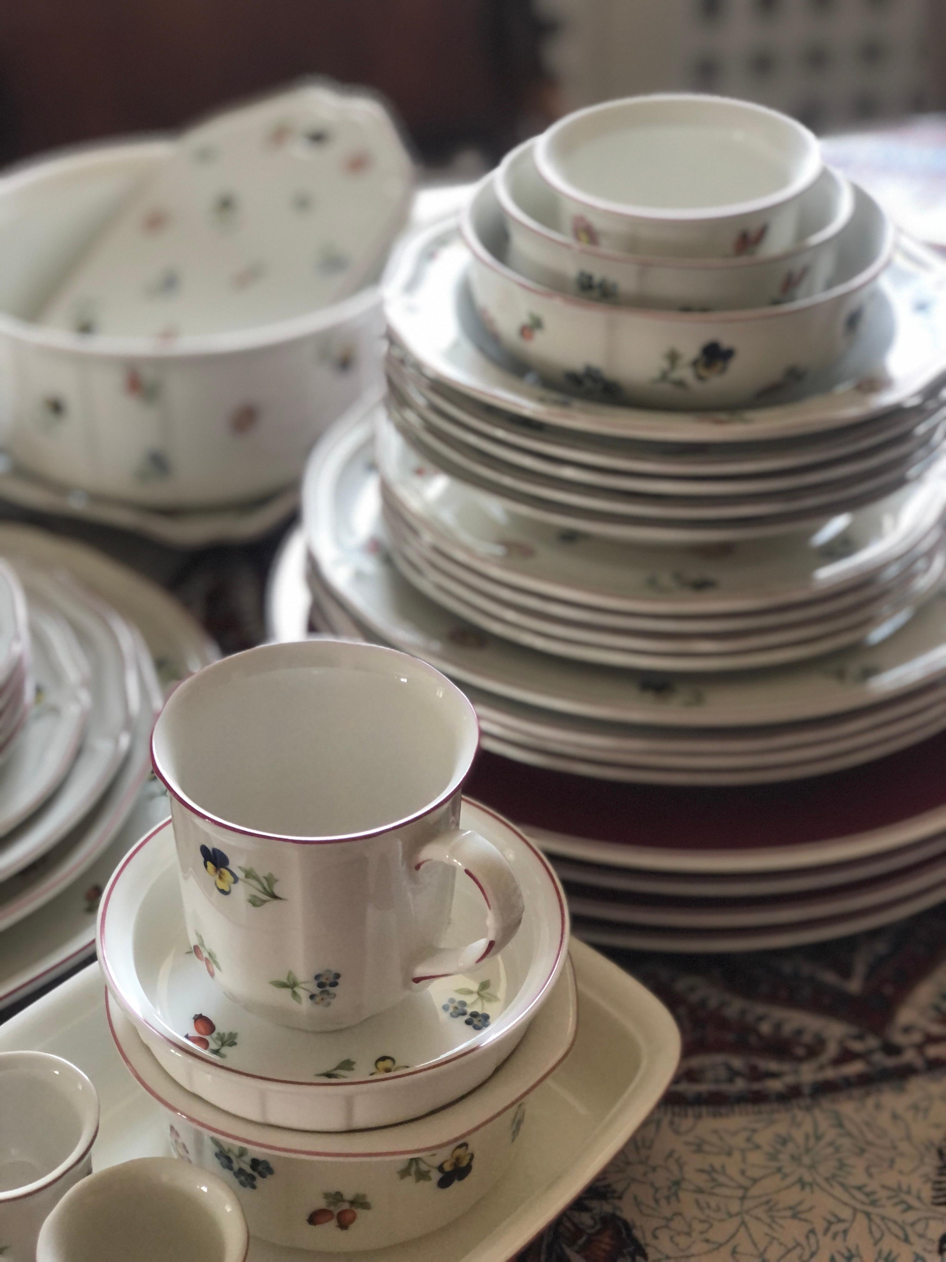 Villeroy & Boch Petite Fleur Comprehensive Dinner-, Tee- und Kaffeeservice im Angebot 5