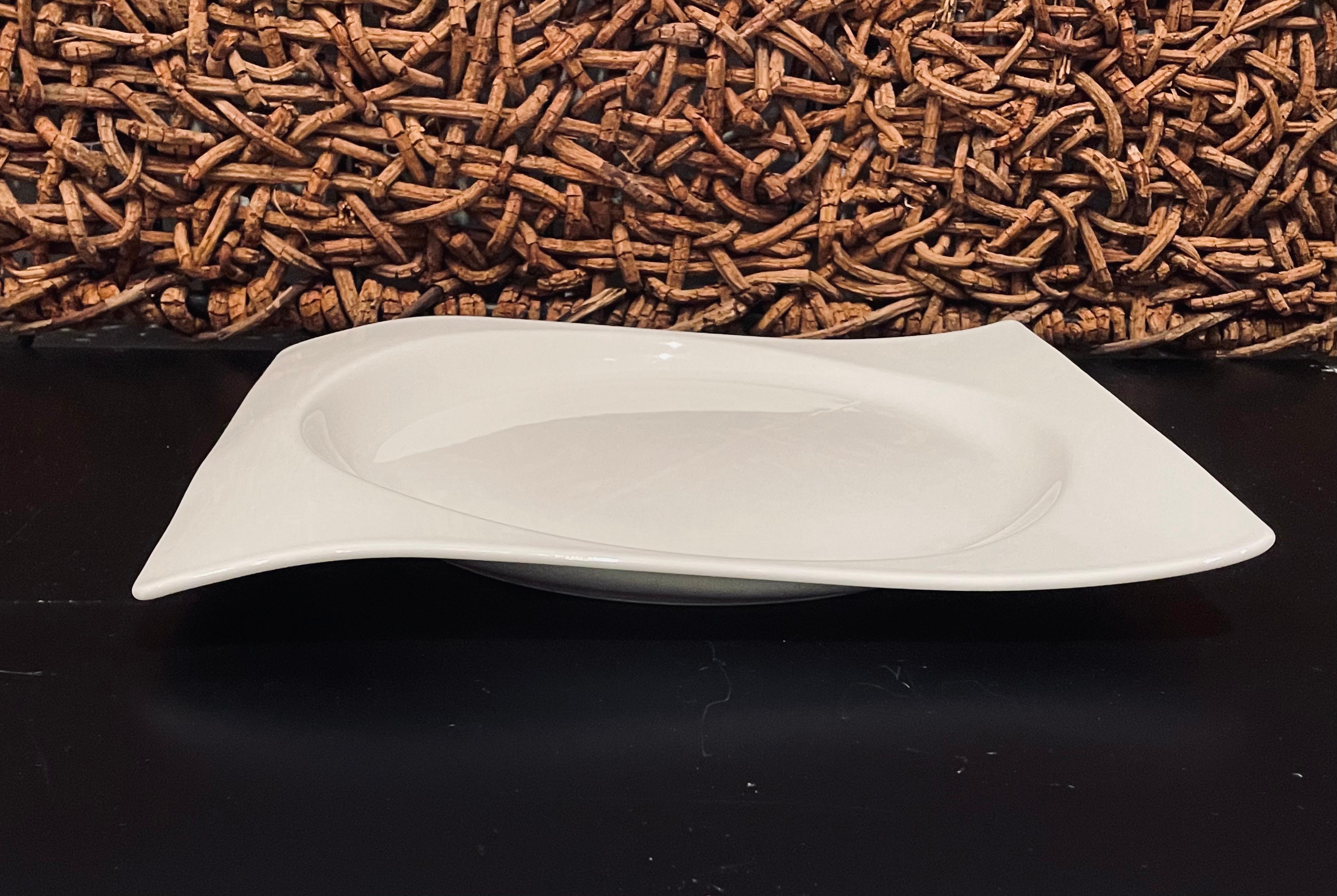Luxembourgish Villeroy & Boch Postmodern White Porcelain New Wave Platter