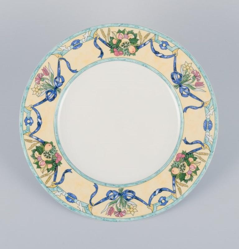 Villeroy & Boch.
A set of four large Castellina dinner plates/serving plates in porcelain decorated with flowers and fruits.
Late 20th century.
Marked.
In perfect condition.
Dimensions: D 27.3 cm.