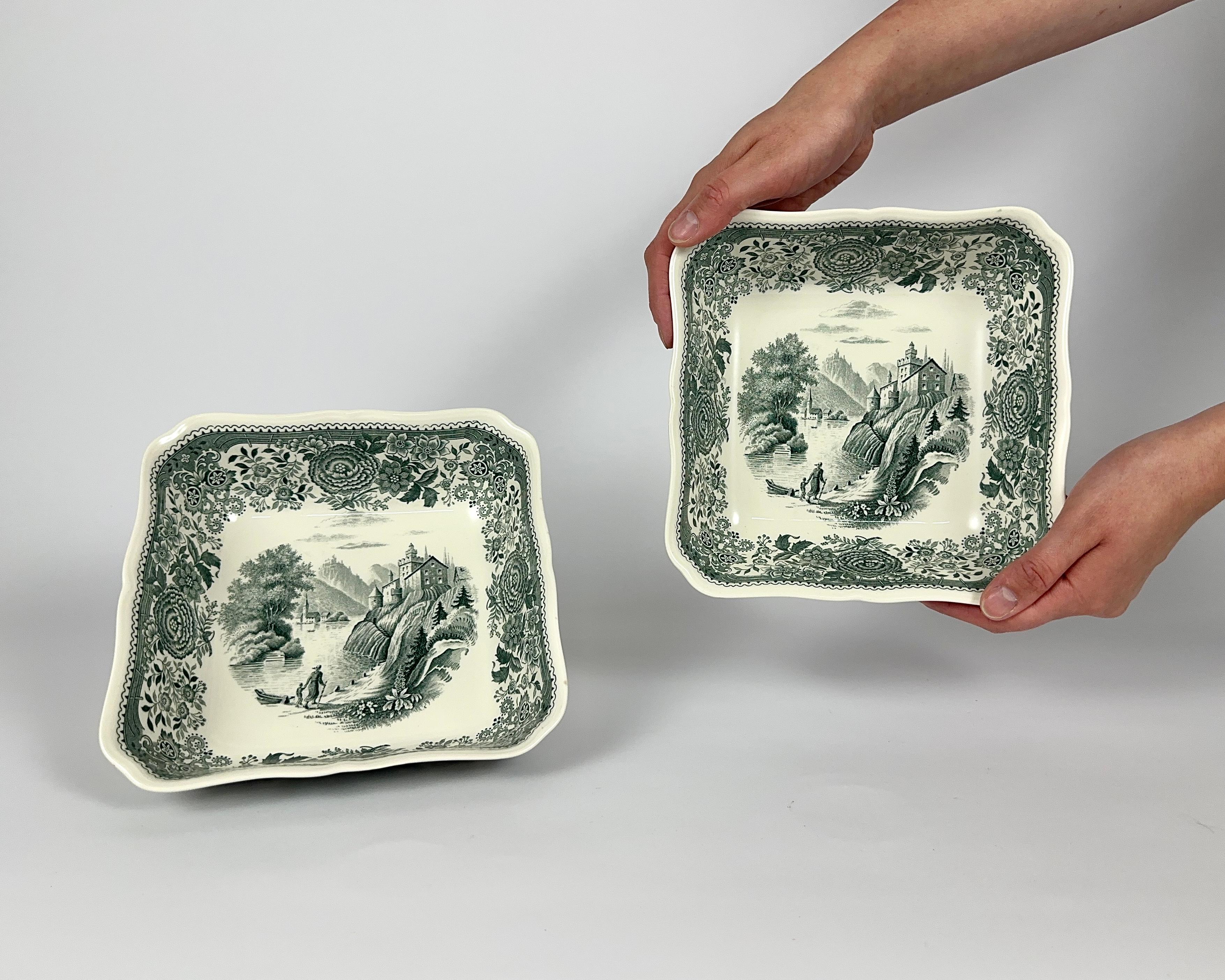 Ensaladeras hondas Villeroy & Boch, Serie Burgenland Verde, Alemania

Cerámica Mettlach con decoración de paisajes de Burgenland.

La serie de vajillas de porcelana Green Burgenland es la encarnación de la elegancia y el estilo.

Será un magnífico