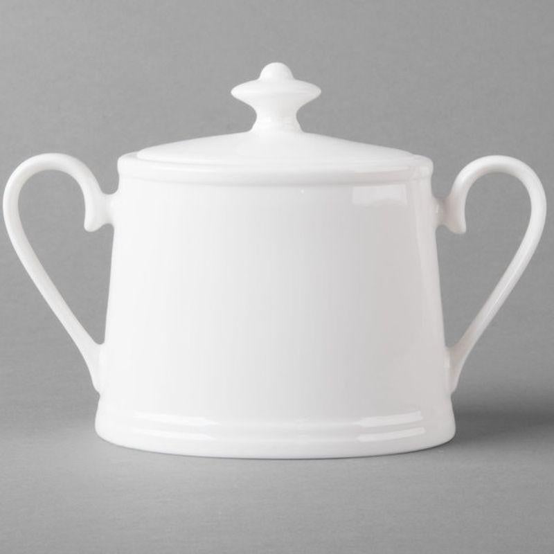 Villeroy & Boch Stella hotel white bone china sugar bowl with cover by Villeroy & Boch
Timeless and modern, the Chic Stella Hotel blanc de chine porcelain collection exemplifies urban elegance.
With a sophisticated silhouette composed of pure