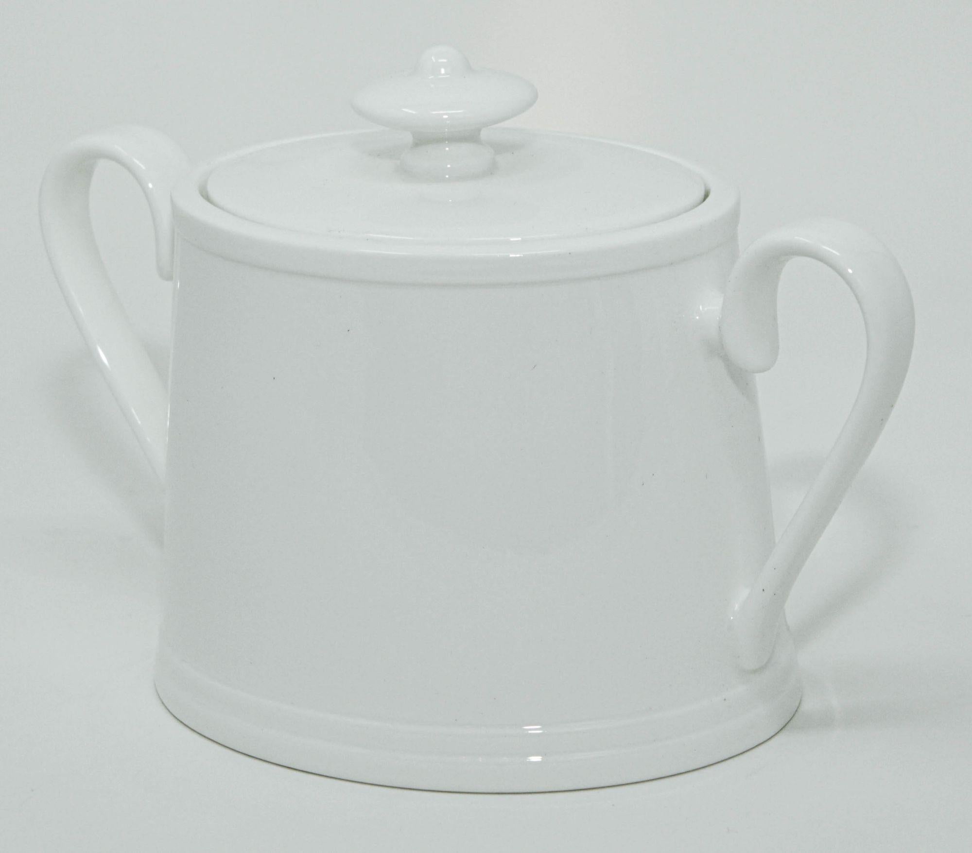 Villeroy & Boch Stella Hotel white Bone China Sugar Bowl with Cover In Good Condition For Sale In North Hollywood, CA