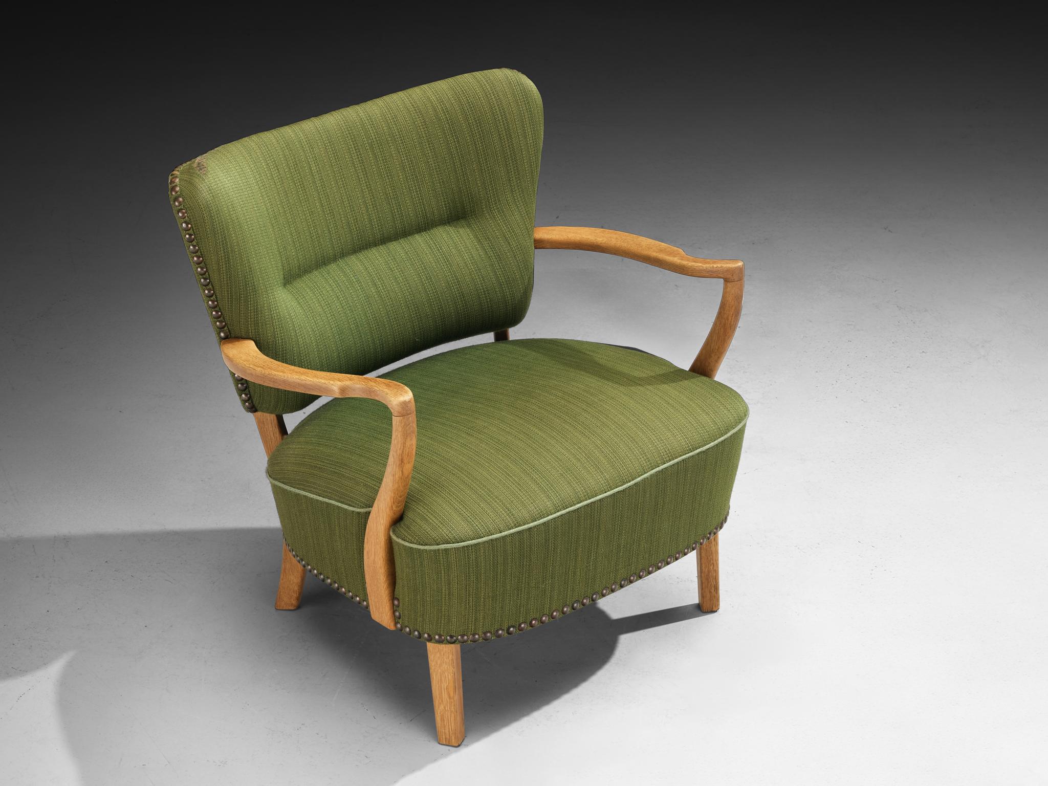 Villy Sørensen para Frederik Stærmose, tela, roble, metal, Dinamarca, años 50

Esta refinada y escultural tumbona fue diseñada en los años 50 por el ebanista danés Villy Sørensen para Frederik Stærmose, mostrando la artesanía y la gracia del