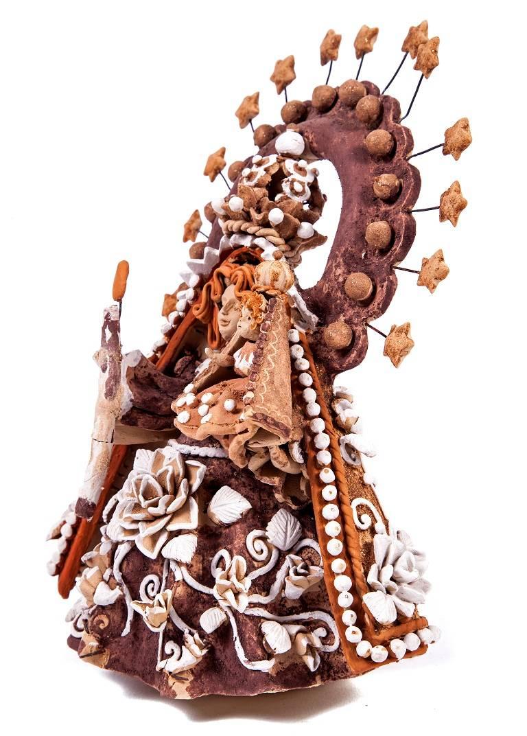 5 Virgenes / Ceramics Mexican Folk Art Clay - Beige Figurative Sculpture by Vilma Sandra Velasco Vasquez