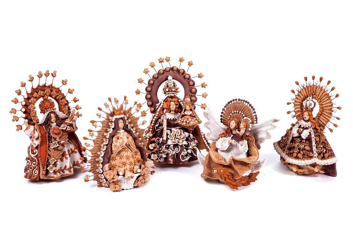 Vilma Sandra Velasco Vasquez Figurative Sculpture - 5 Virgenes / Ceramics Mexican Folk Art Clay