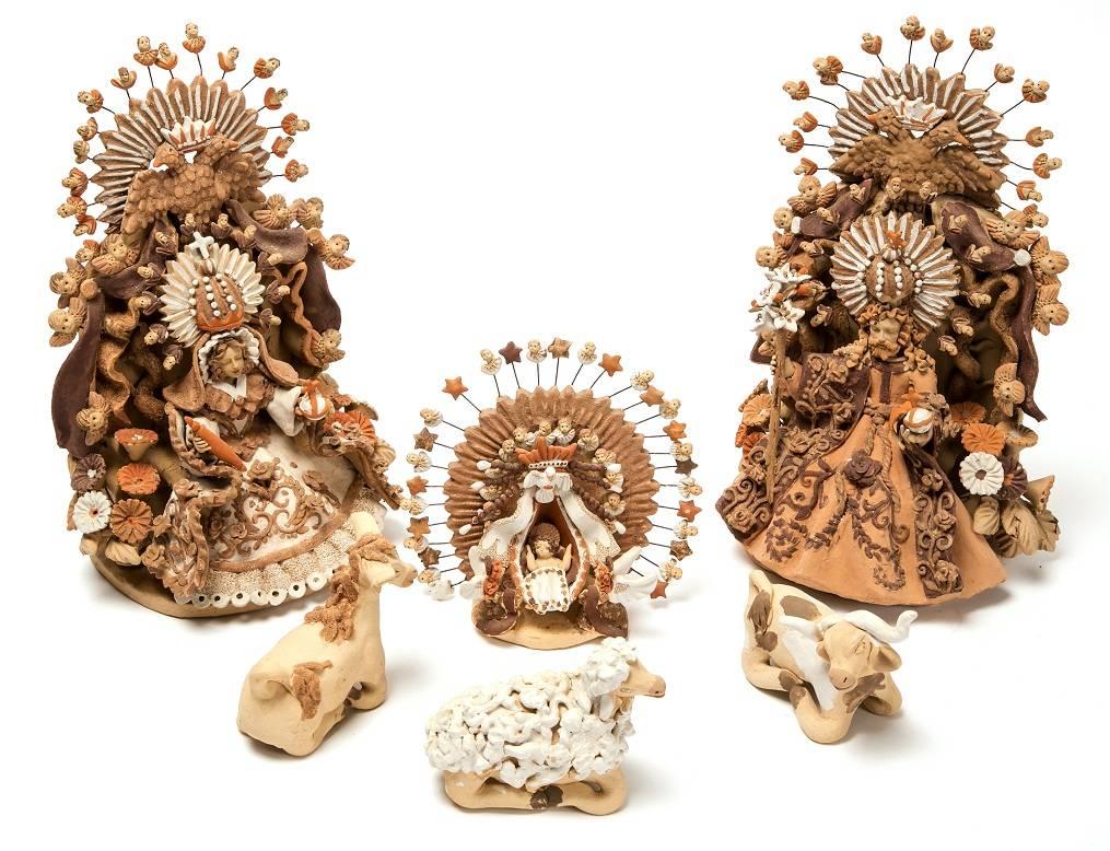 Vilma Sandra Velasco Vasquez Figurative Sculpture - Nacimiento Tehuano / Ceramics Mexican Folk Art Clay Nativity