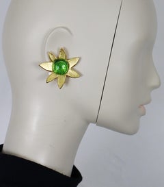 VILOIN LABBE Vintage Flower Clip-On Earrings with Green Glass Cabochon