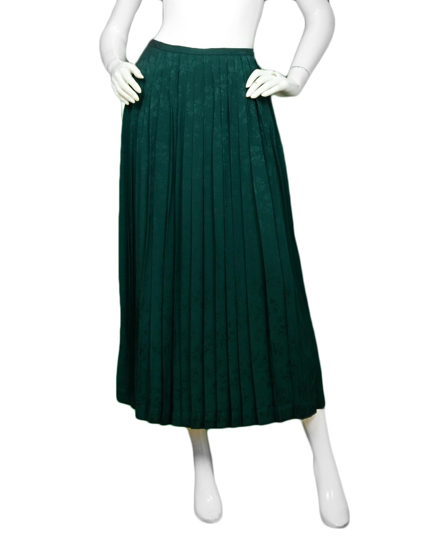 Vilshenko Green Beatrix Pleated Crepe-Jacquard Midi Skirt sz 0

Made In: UK
Color: Green
Materials: 70% Acetate, 30% Viscose
Trim: 100% Rayon
Closure/Opening: Side zip
Overall Condition: New with tag, NWT
Estimated Retail: $749 + tax
Includes: