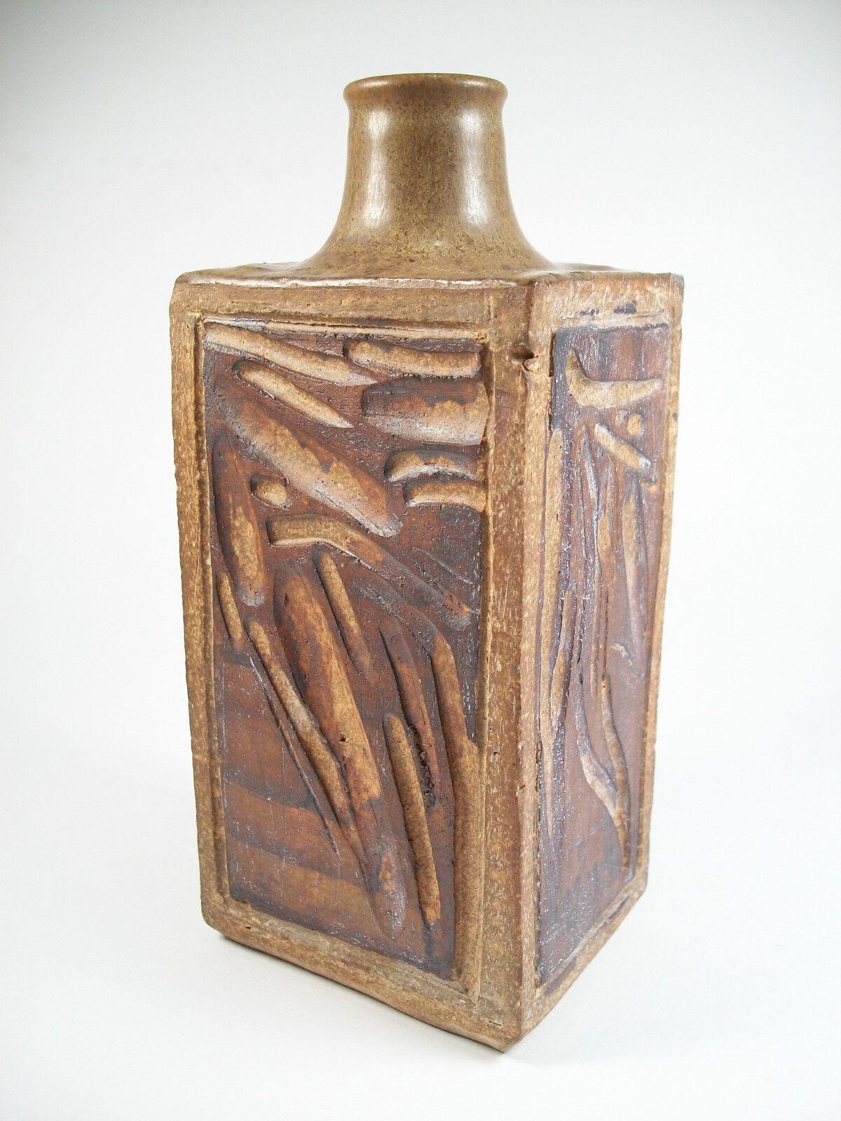 Canadian VILT - Cut-Sided & Glazed Stoneware Studio Pottery Vase - Signed - 20th Century For Sale