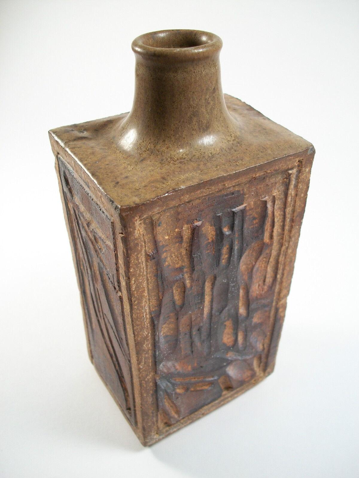 VILT - Cut-Sided & Glazed Stoneware Studio Pottery Vase - Signed - 20th Century For Sale 2