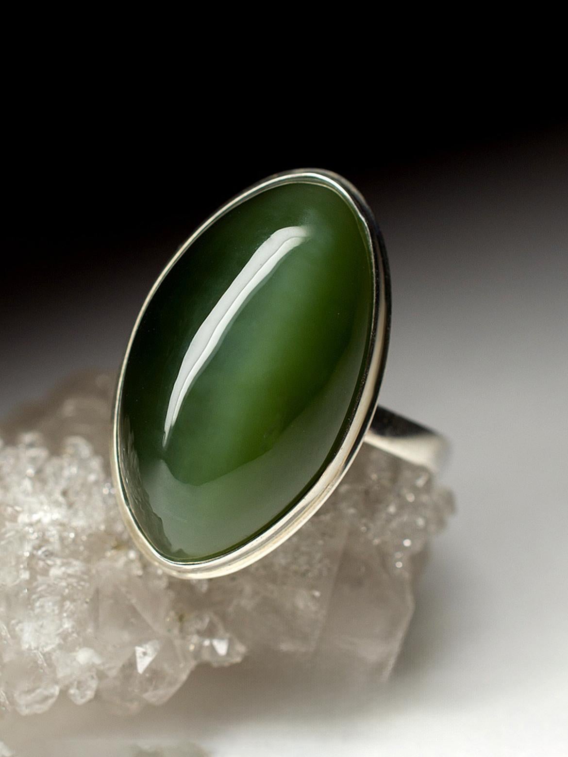 Vintage sterling silver ring with natural chatoyant Jade / Nephrite (cat's eye effect)
Jade measurements - 0.35 x 0.47 x 0.83 in / 9 х 12 х 21 mm
ring size - 8 US
ring weight - 6 grams