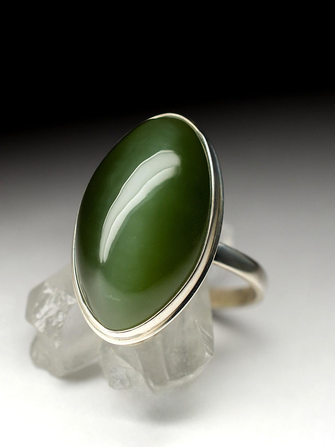 Oval Cut Vinage Jade Ring silver Cat's Eye Chatoyant Effect  For Sale