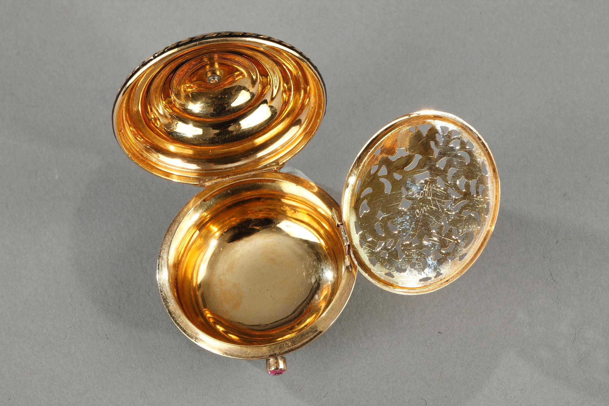 Vinaigrette en or, émail et pierres précieuses en vente 2