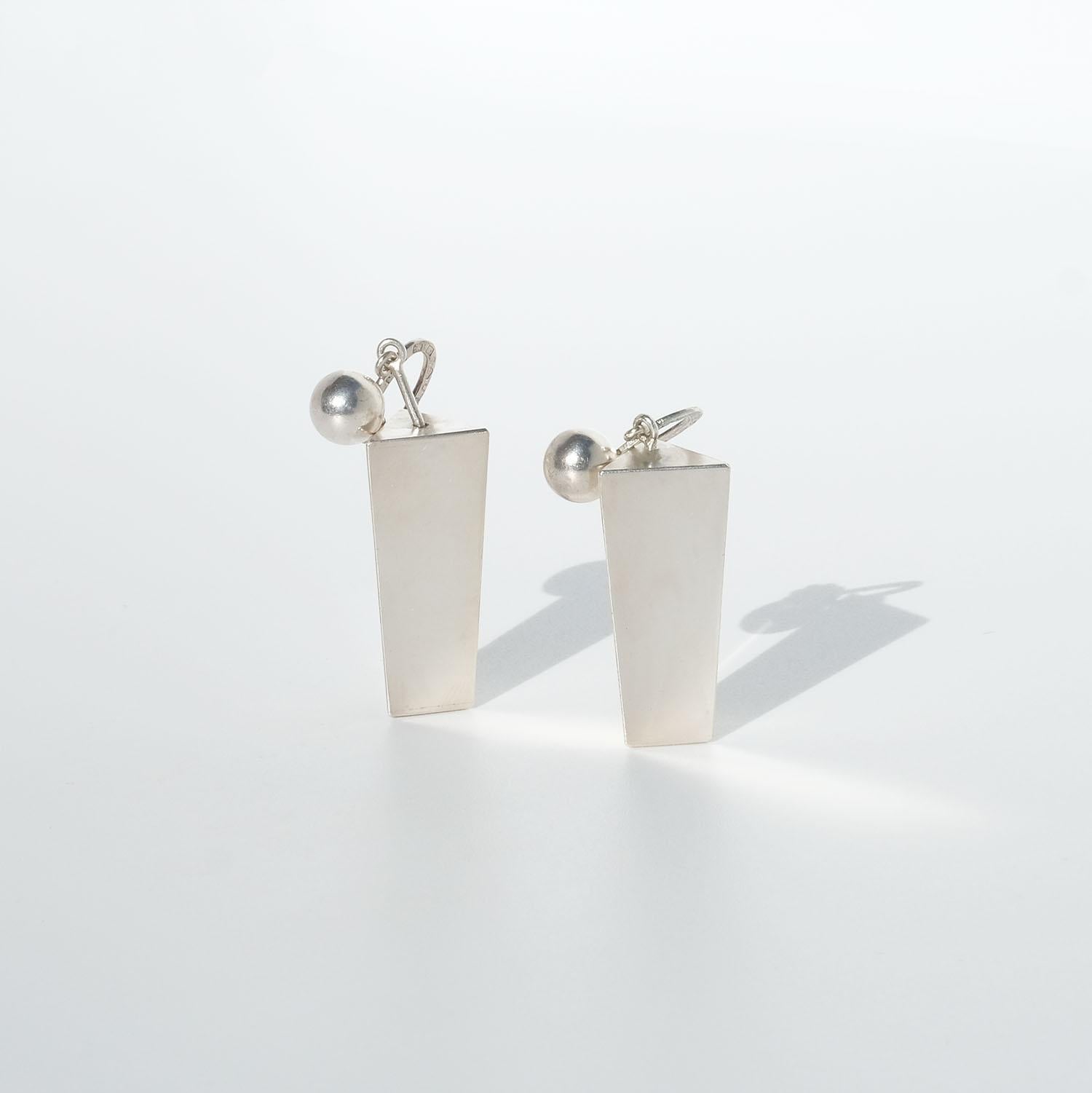 Vinatage silver dangling earrings by Sigurd Persson Made Year 1953 In Good Condition For Sale In Stockholm, SE