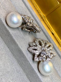 Vinatge Pendientes de oro blanco de 18 quilates con perla del mar del sur, diamante redondo marquesa y abrazo