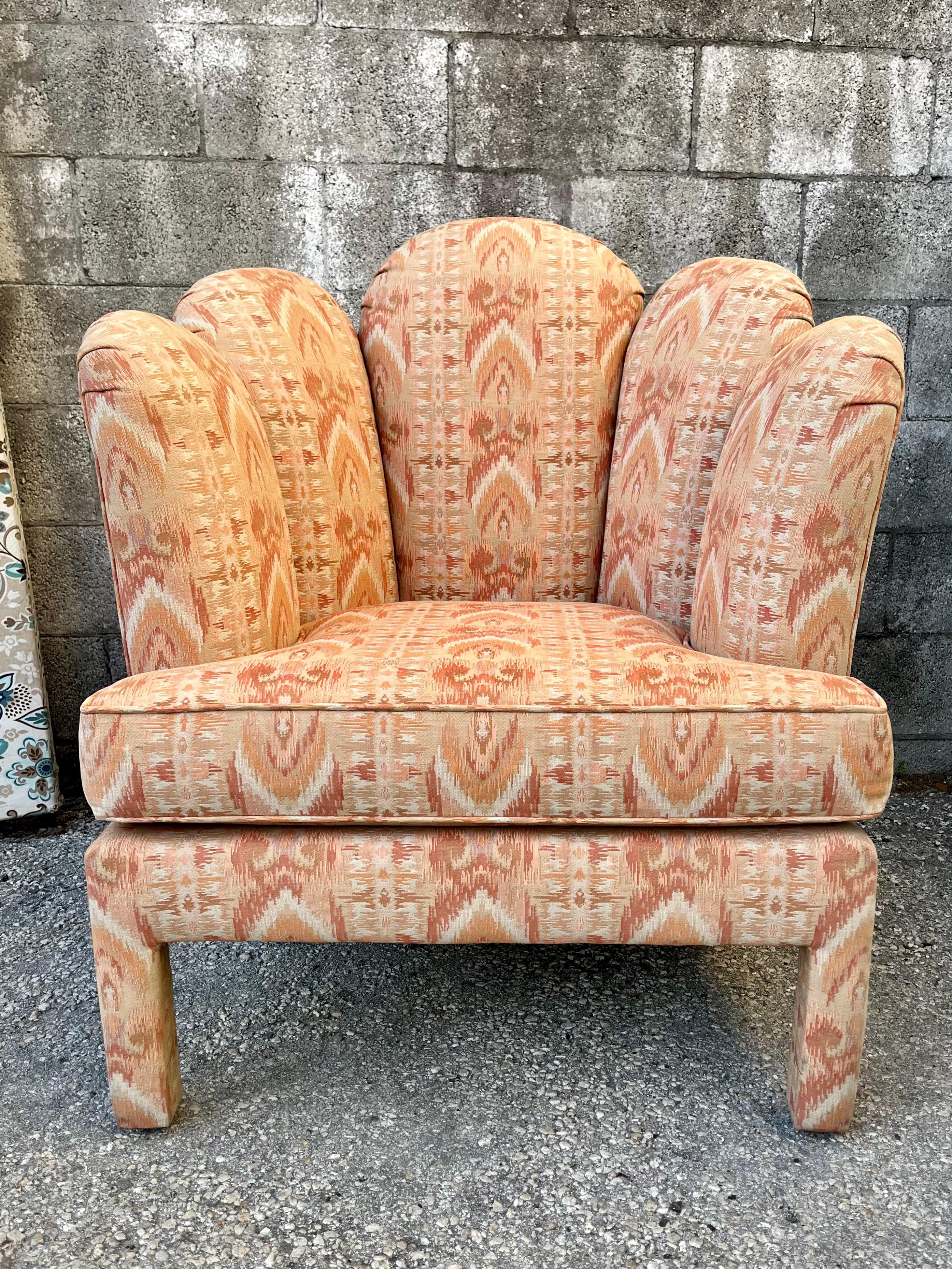 Sedia da salotto / poltrona da salotto completamente imbottita Vinatge 1980 Art Deco Revival. in vendita 13