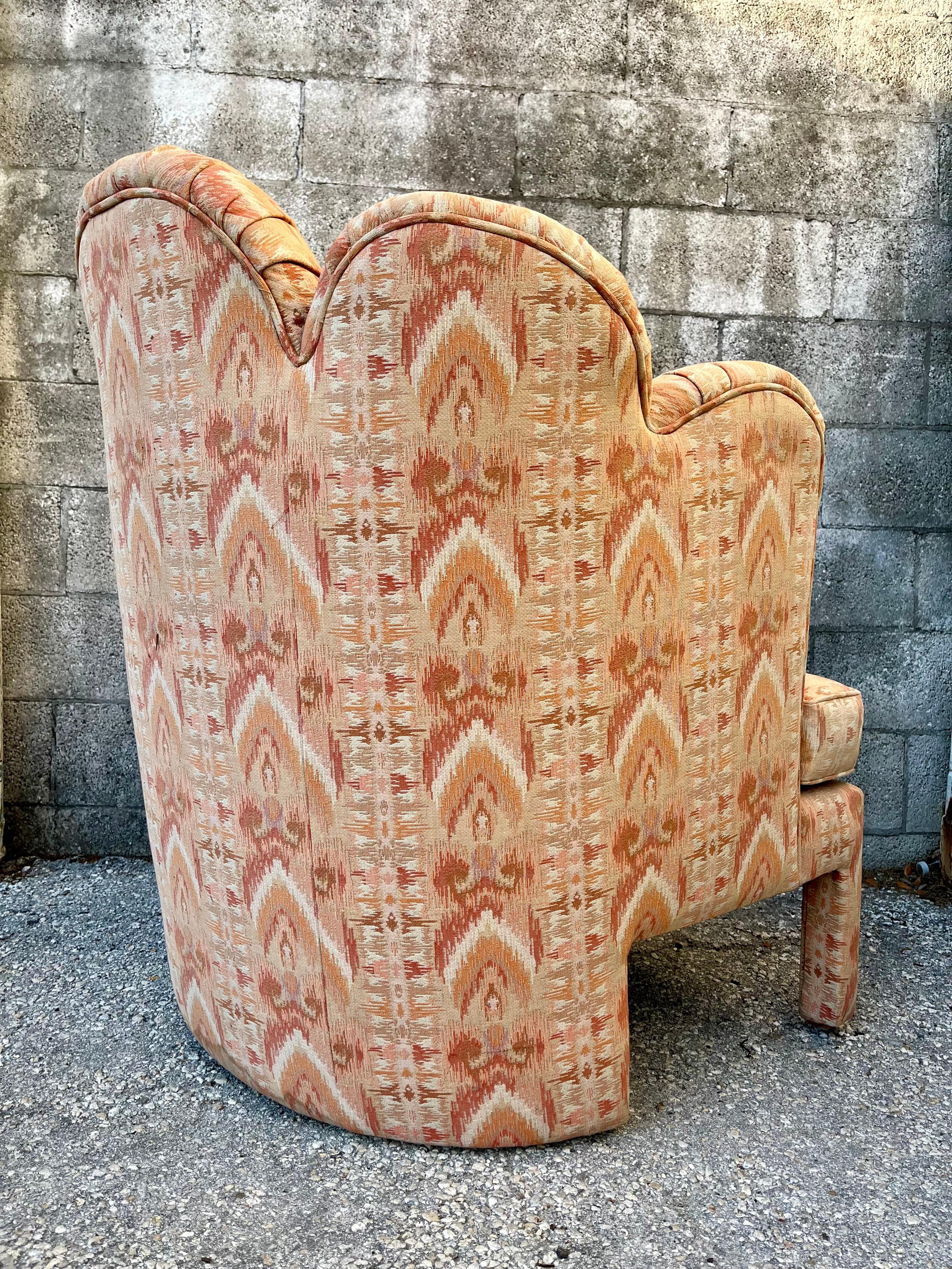 Sedia da salotto / poltrona da salotto completamente imbottita Vinatge 1980 Art Deco Revival. In condizioni buone in vendita a Miami, FL