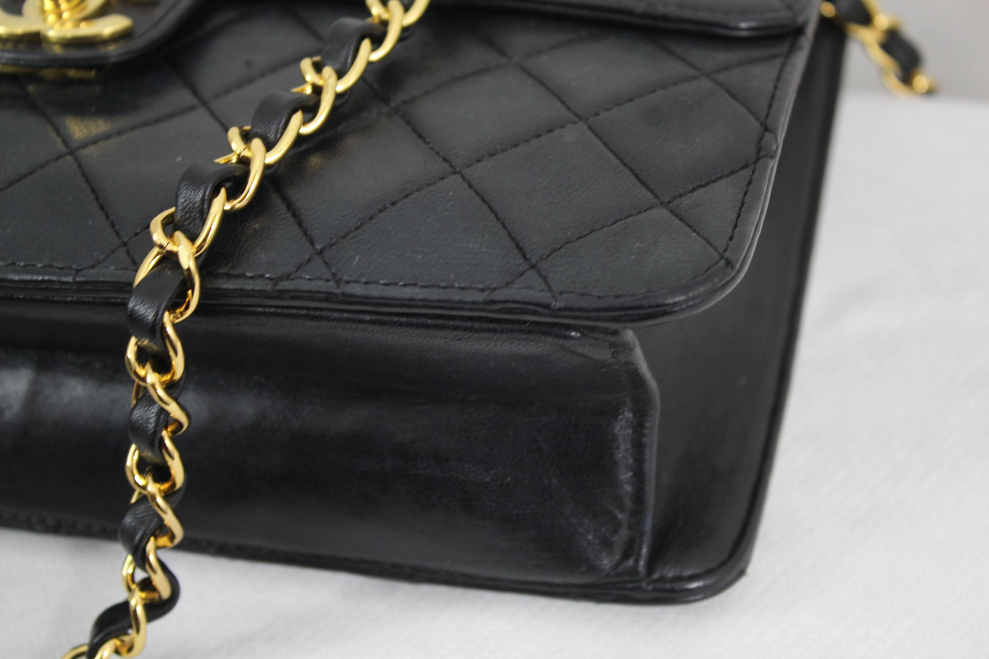Vinatge Chanel Black Leather Shoulder Bag. New Clasp and chain In Good Condition For Sale In Paris, FR