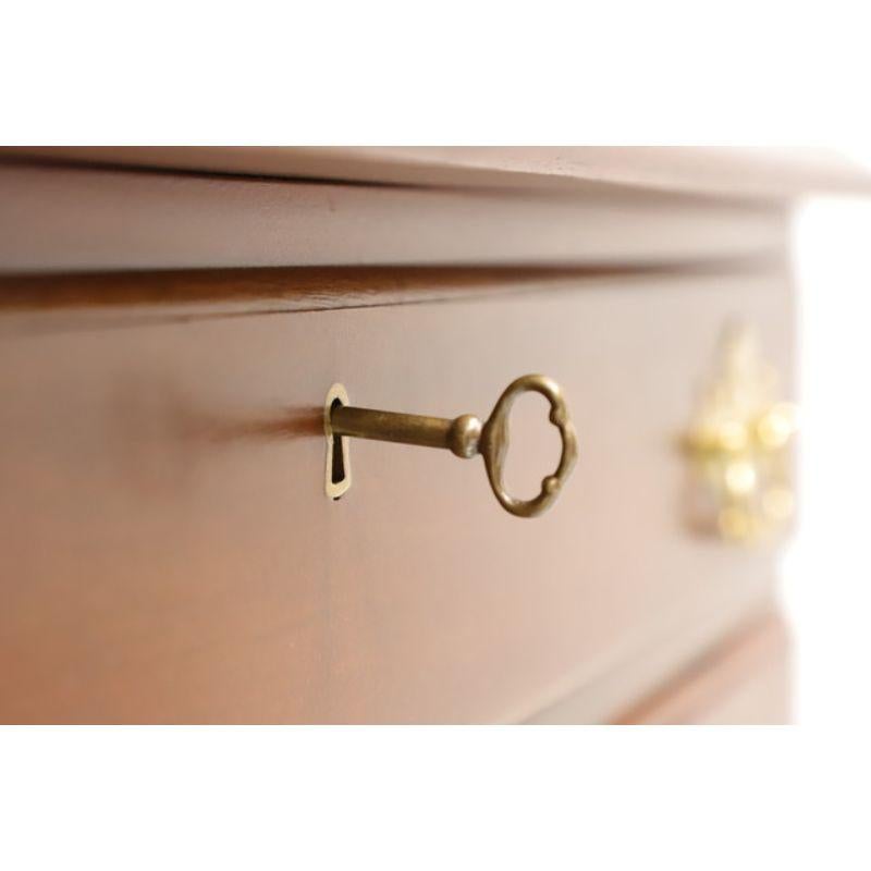 20th Century CRAFTIQUE Solid Mahogany Chippendale Lowboy Chest