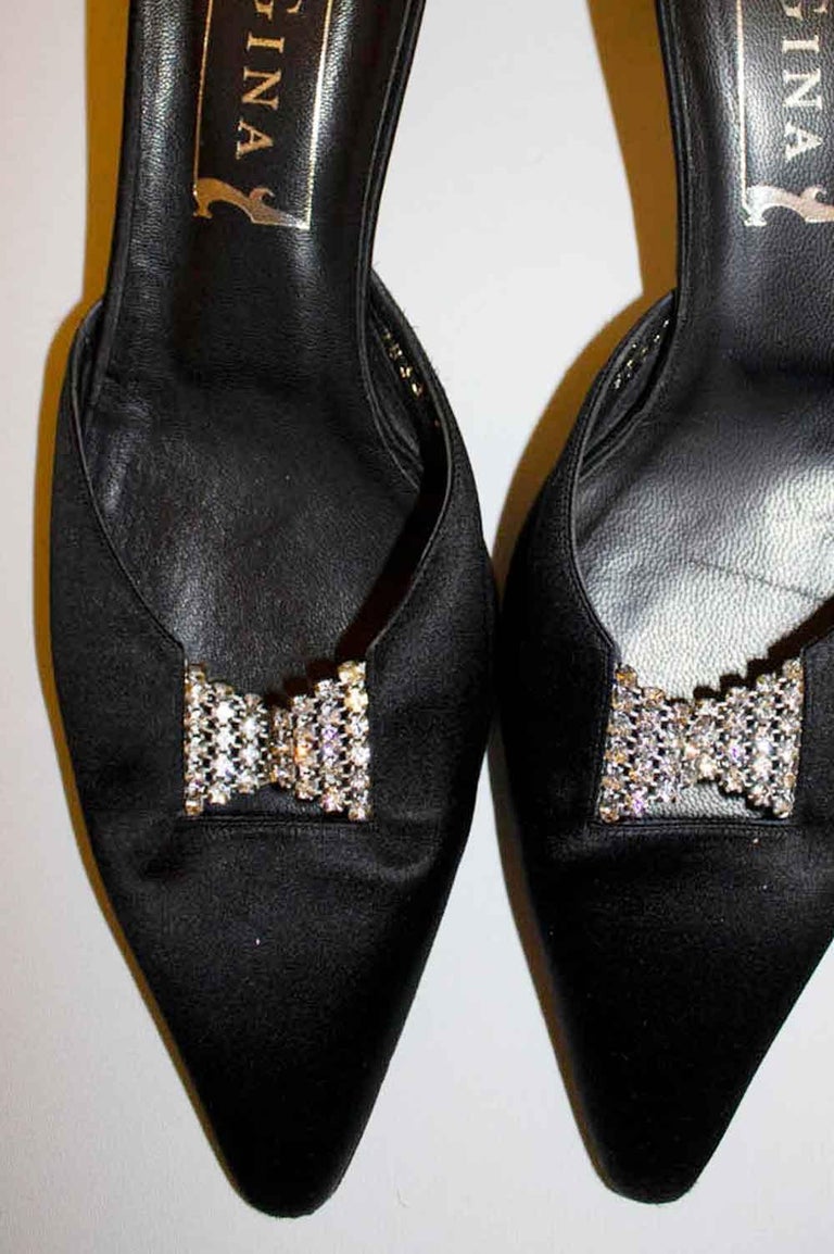 Vinatge Gina Black Satin Mules In Good Condition For Sale In London, GB