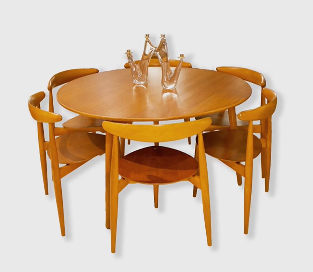Danois Ensemble de salle à manger Vinatge Hans Wegner en teck avec cœur en vente