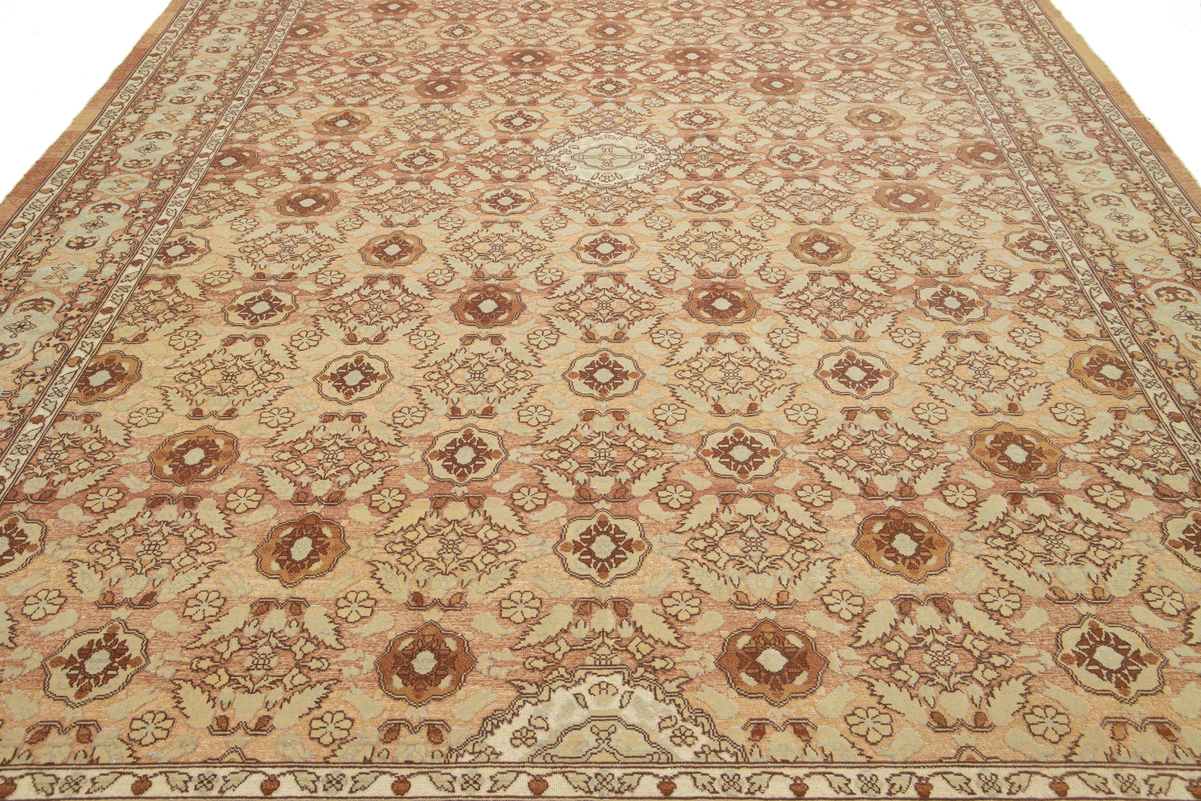 Tappeto di lana indiano Vinatge Agra Designed fatto a mano in colore marrone chiaro in vendita 1