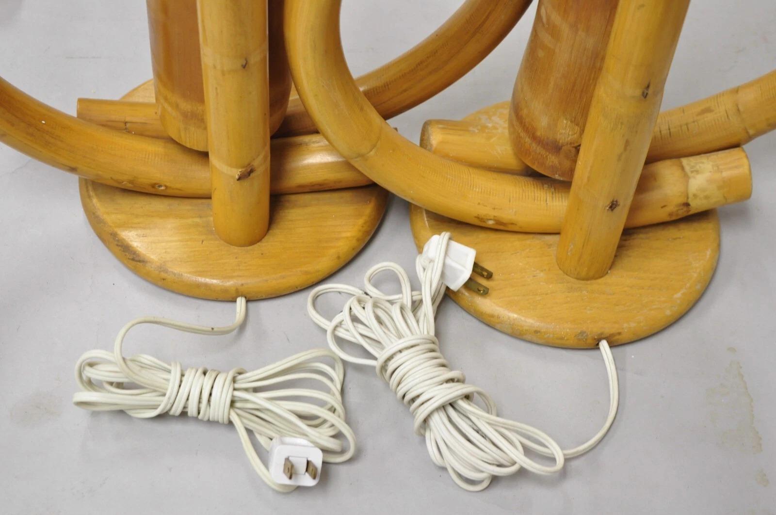 Vinatge Mid Century Modern Bentwood Bamboo Tiki Rattan Hoop Table Lamps - a Pair Moderno de mediados de siglo en venta