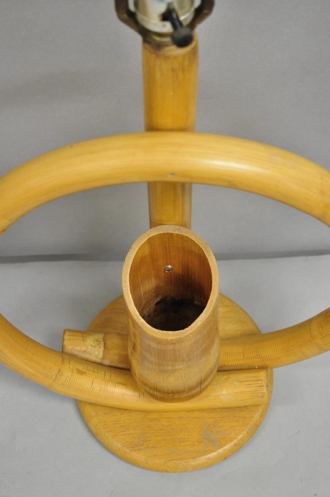 Vinatge Mid Century Modern Bentwood Bamboo Tiki Rattan Hoop Table Lamps - a Pair en venta 1