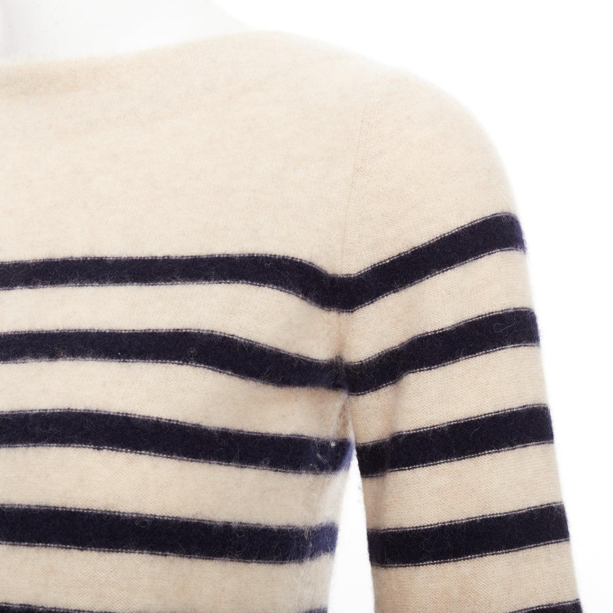 VINCE 100% Kaschmir Bretonisch gestreift Langarm Pullover mit Boot-Ausschnitt XXS
Referenz: SNKO/A00560
Marke: Vince
MATERIAL: Kaschmir
Farbe: Creme, Schwarz
Muster: Gestreift
Verschluss: Pullover
Hergestellt in: China

ZUSTAND:
Zustand:
