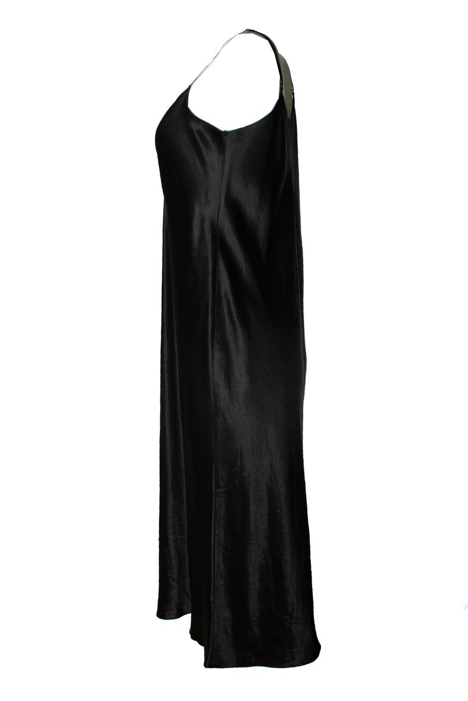 Vince, black shiny midi dress. The item is in good condition 


CONDITION: good condition

SIZE: M

MEASUREMENTS: length 118 cm, width 43 cm, waist 45 cm

MATERIAL: 100% acetate

CARE: hand wash

COLOR: black