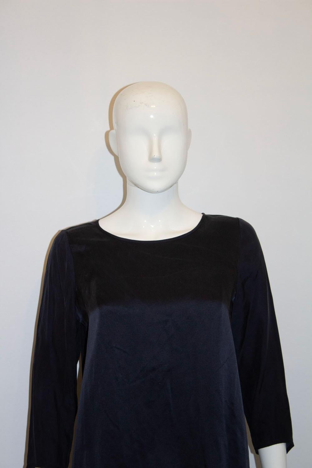 Vince Blue Silk Top In Good Condition For Sale In London, GB