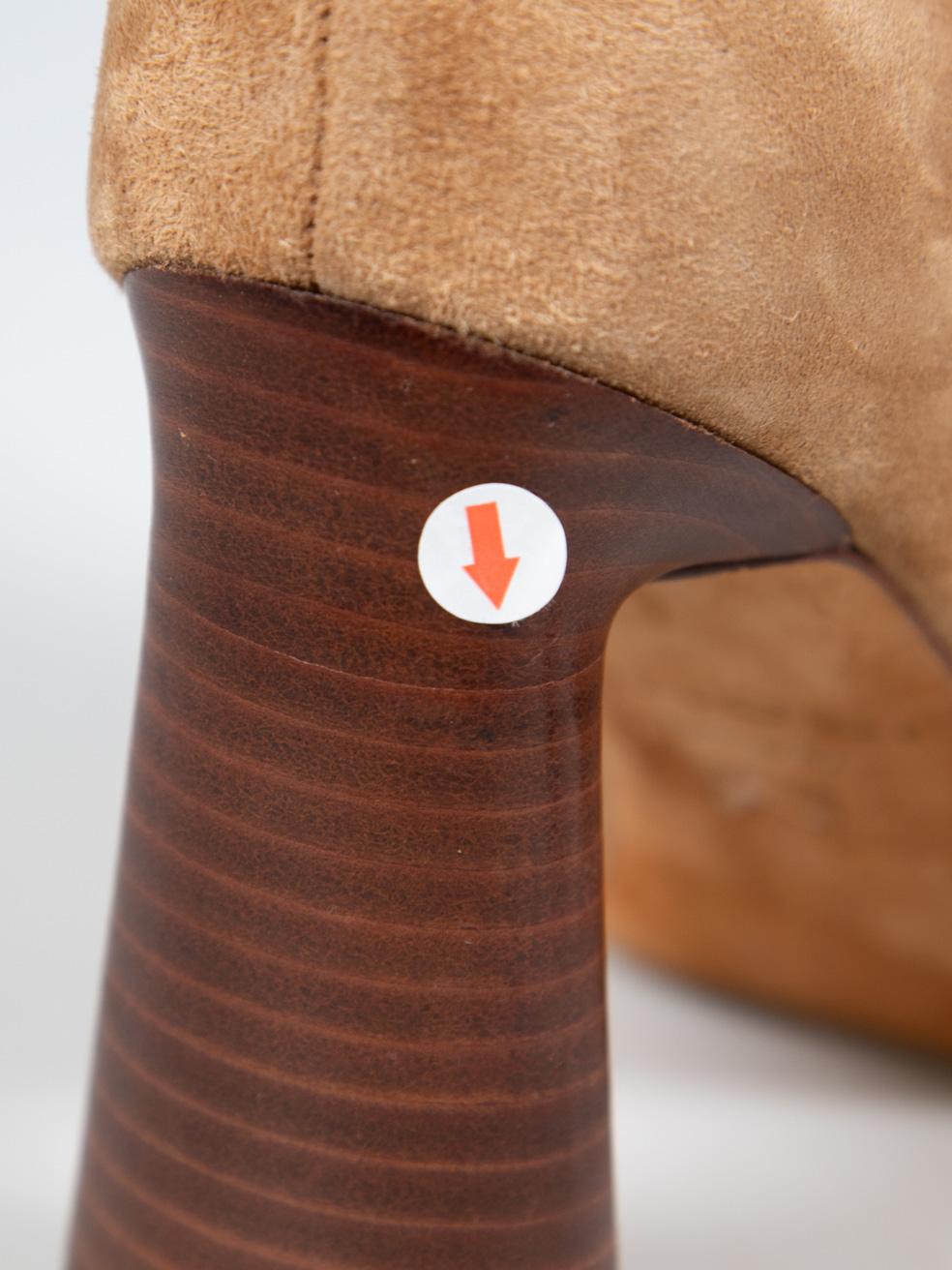 Vince Brown Suede Block Heel Boots Size US 7 en vente 2
