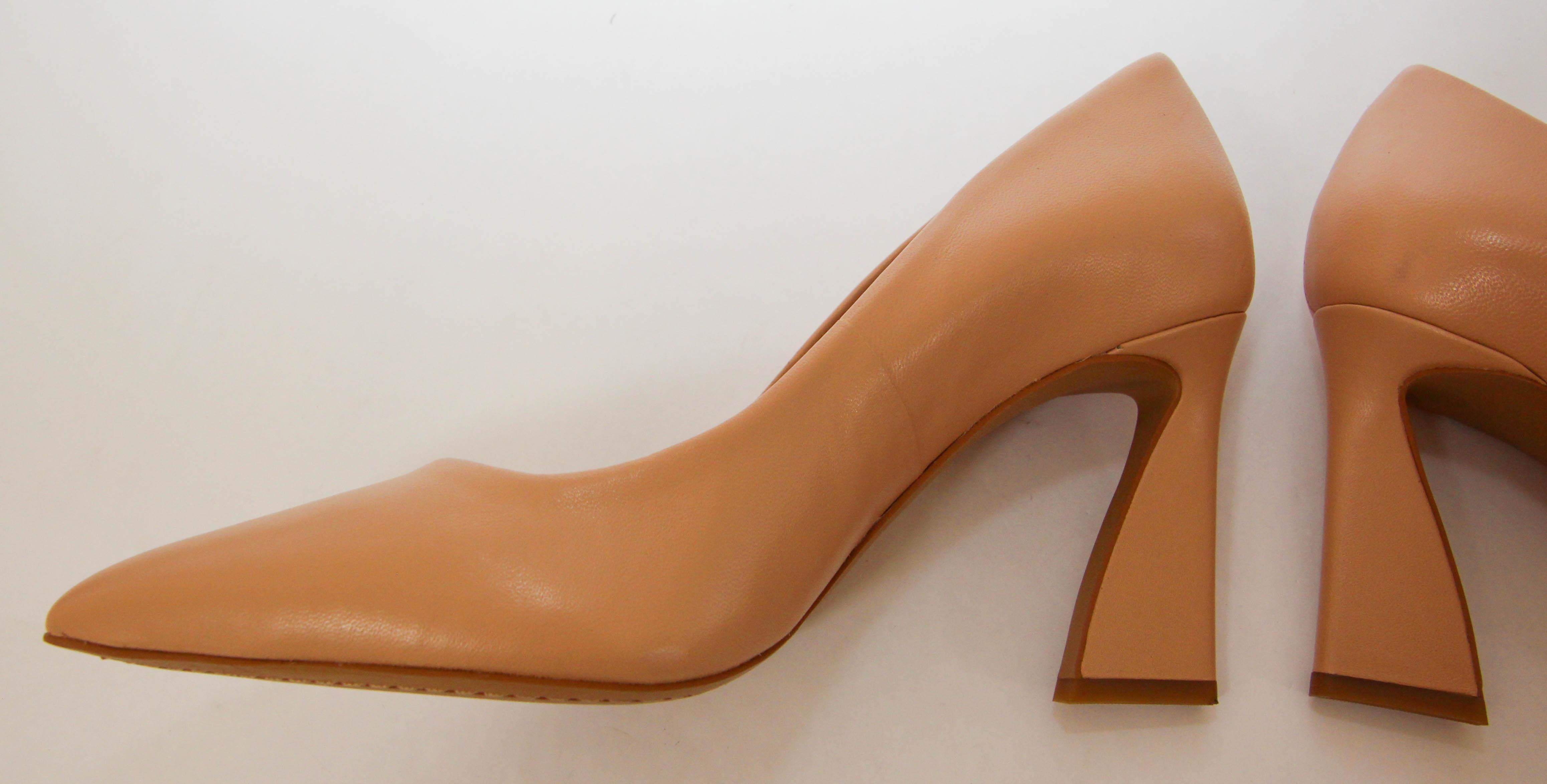 Vince Camuto Tan Leather Heel Pointed Toe Pump size 8.5  For Sale 13