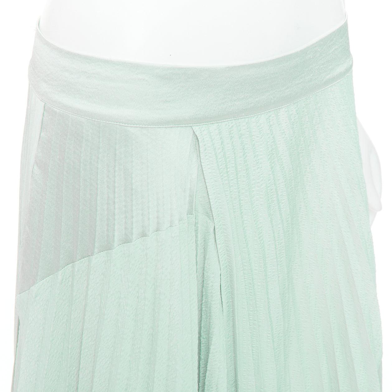 VINCE mint green multi fabric panelled pleated midi skirt US4 S
Reference: KNLM/A00333
Brand: Vince
Material: Polyester
Color: Green
Pattern: Solid
Closure: Zip
Lining: Green Polyester
Extra Details: Multi fabric design.
Made in: