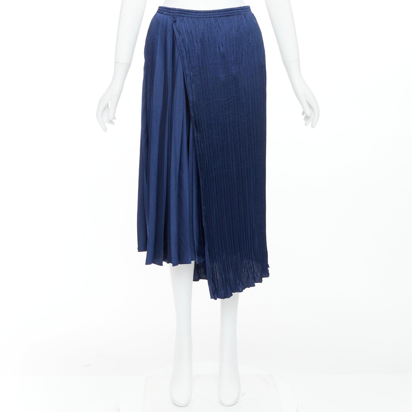 VINCE gonna midi a vita elastica con orlo asimmetrico in multi plisse navy S in vendita 4