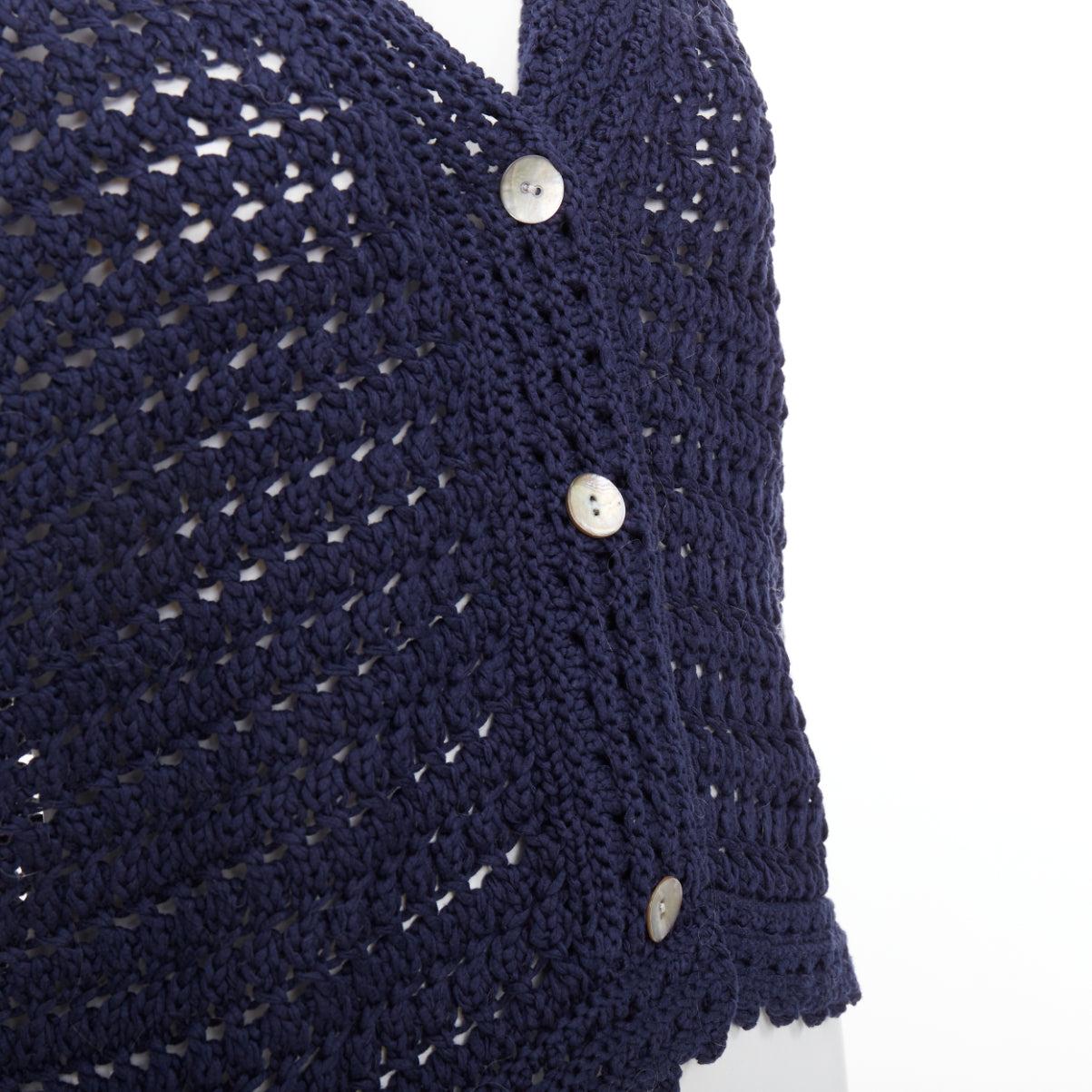 Cardigan croisé en coton bio de VINCE, marine, à maille ouverte et festonnée S
Référence : SNKO/A00554
Marque : Vince
Matériau : Coton
Couleur : Marine
Motif : Solide
Fermeture : bouton
Détails supplémentaires : Cardigan à col V en crochet en coton