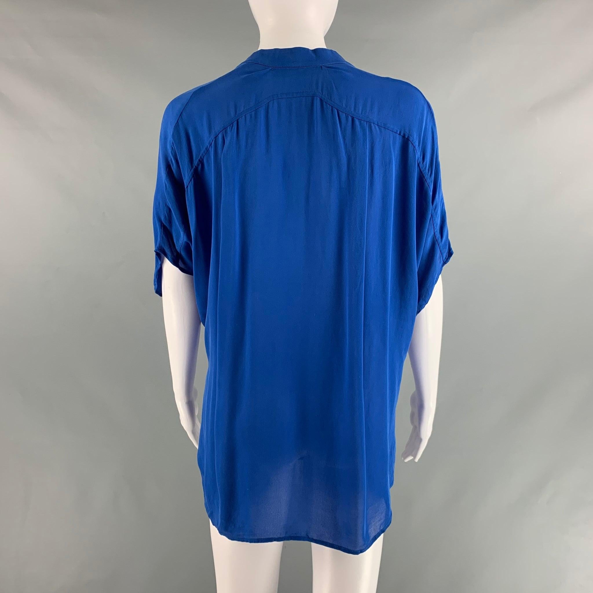 VINCE Size M Blue Silk Short Sleeve Casual Top In Excellent Condition In San Francisco, CA