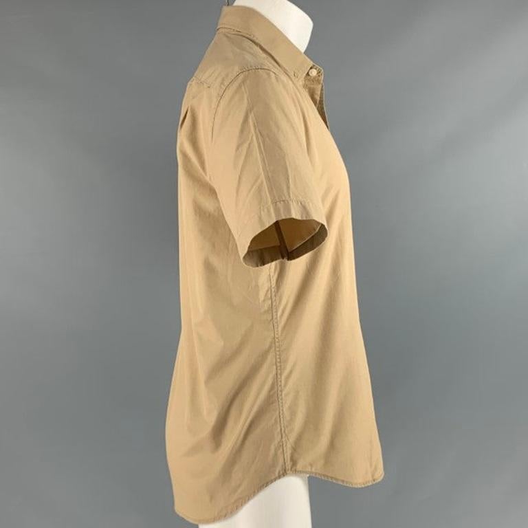 VINCE short sleeve shirt
in a
khaki cotton fabric featuring one pocket, button down collar, slim fit, and button closure.Excellent Pre-Owned Condition. 

Marked:   M 

Measurements: 
 
Shoulder: 16 inches Chest: 40 inches Sleeve: 8.5 inches Length: