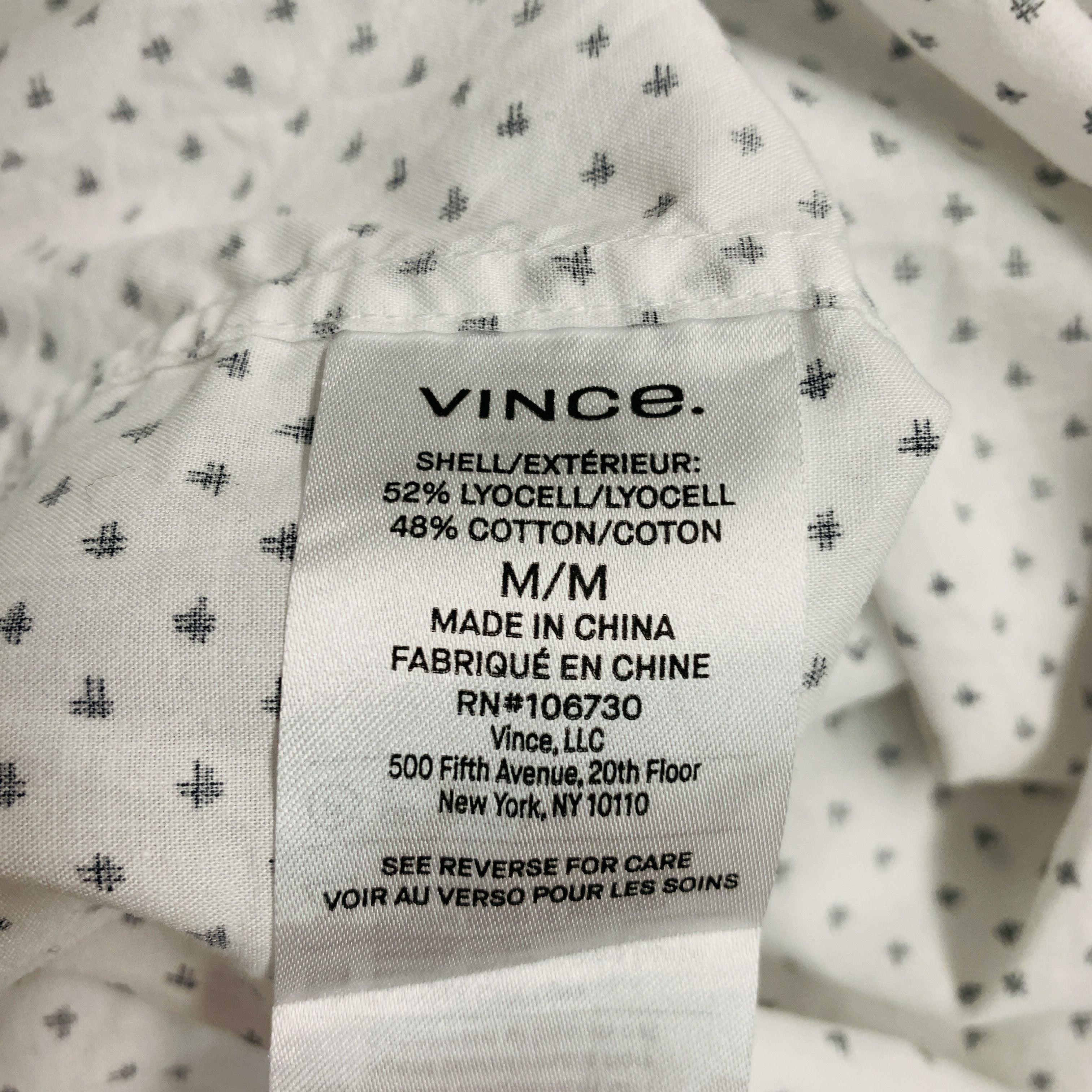 VINCE Größe M Weiß Schwarz Abstraktes Kurzarmhemd aus Baumwolle mit einer Tasche und abstraktem Lyocel / Baumwolle im Angebot 3