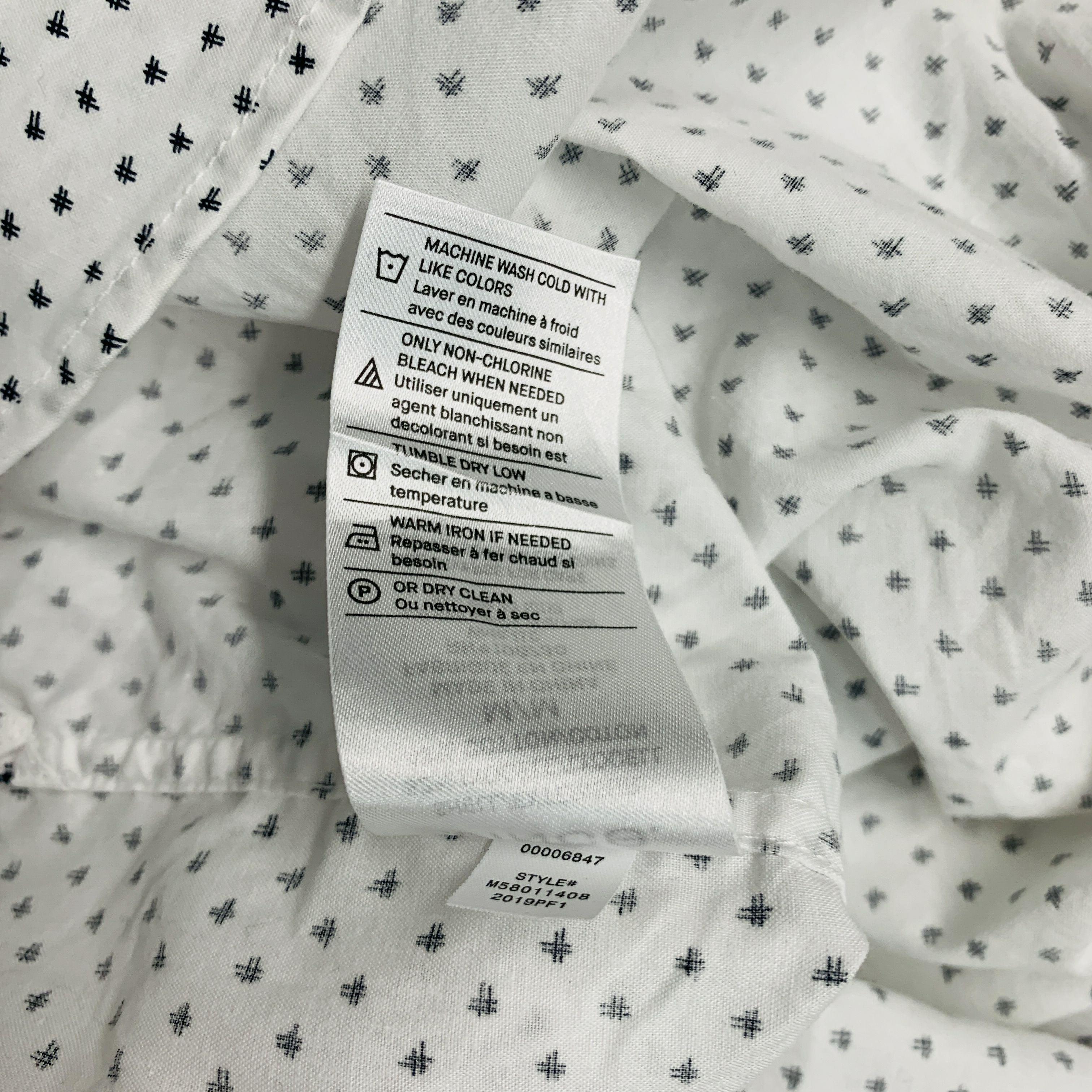 VINCE Größe M Weiß Schwarz Abstraktes Kurzarmhemd aus Baumwolle mit einer Tasche und abstraktem Lyocel / Baumwolle im Angebot 4
