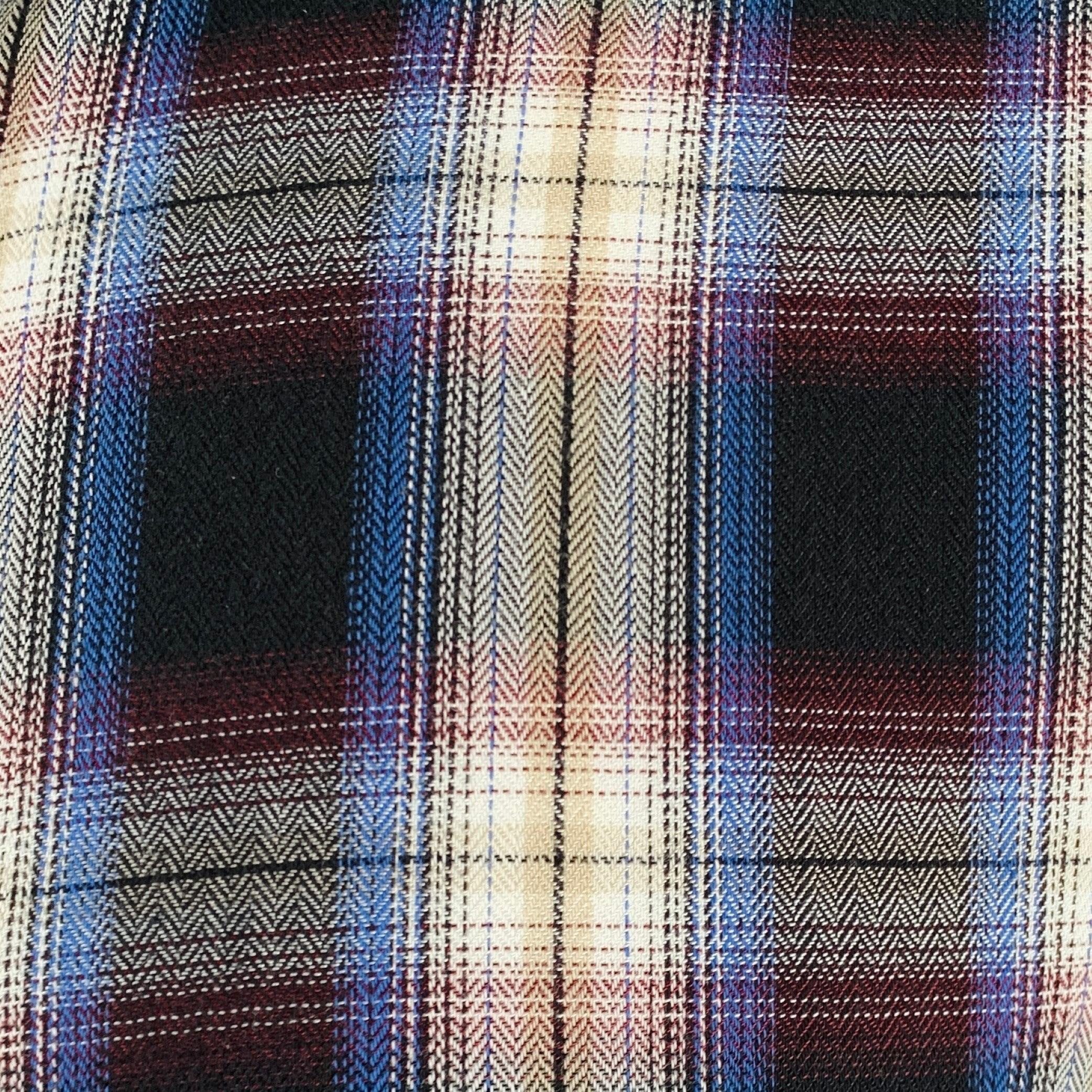 VINCE long sleeve shirt
in a black and red cotton blend fabric featuring a classic fit, plaid pattern, spread collar, and button closure.Excellent Pre-Owned Condition. 

Marked:   S 

Measurements: 
 
Shoulder: 16 inches Chest: 42 inches Sleeve: 25