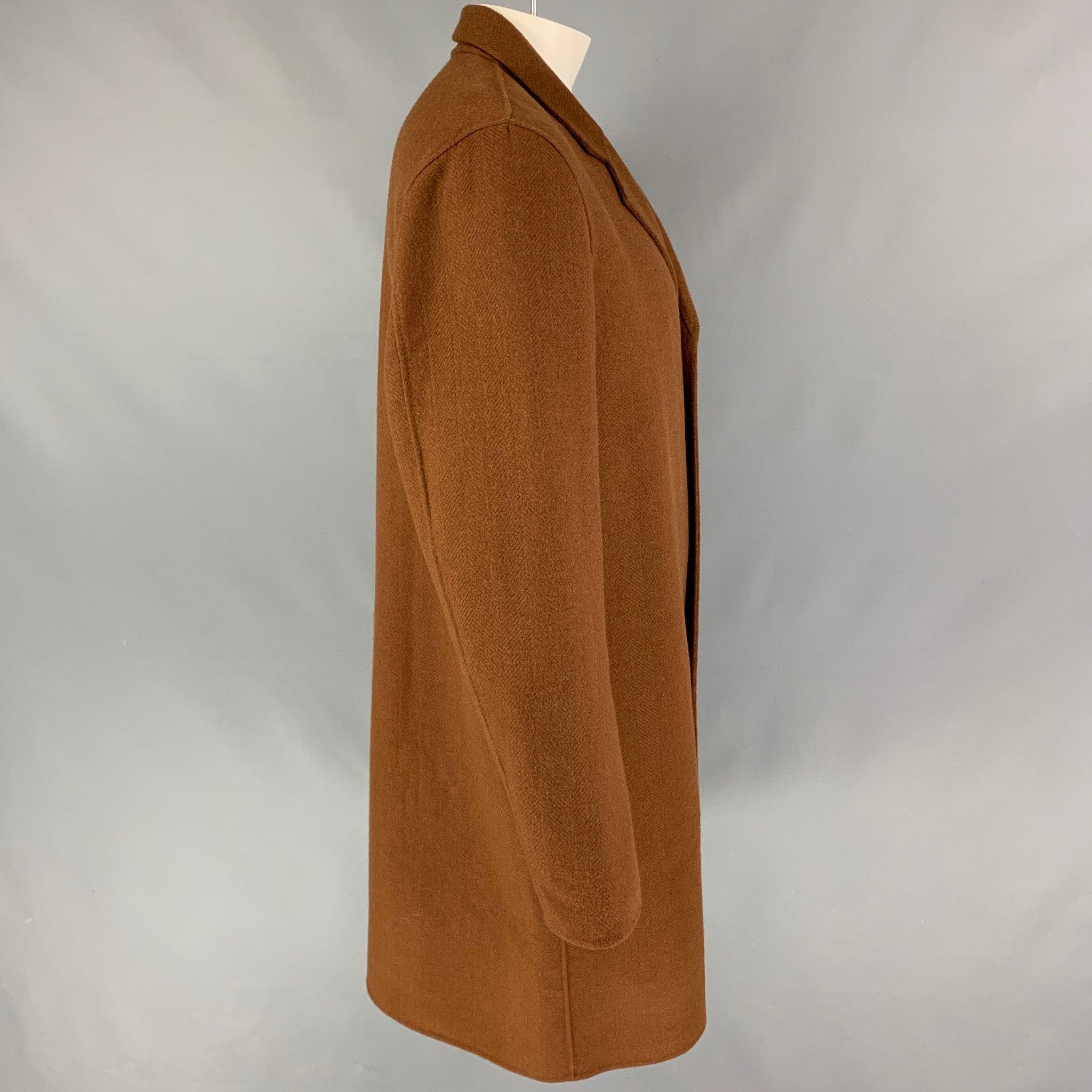 VINCE coat comes in a brown herringbone wool / cashmere featuring a notch lapel, slit pockets, and a buttoned closure.
New With Tags.
 

Marked:  XXL 

Measurements: 
 
Shoulder: 20.5 inches Chest: 52 inches Sleeve: 27 inches Length: 42 inches 

 
