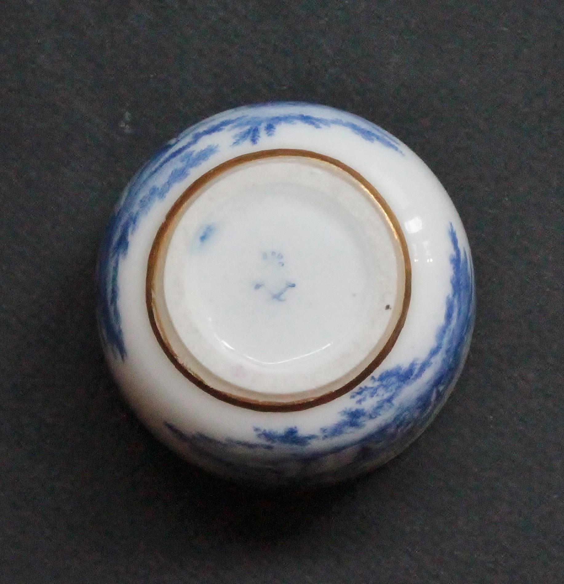 Vincennes Sugar Bowl and Cover, Decoration in Blue Shade, circa 1752 For Sale 1