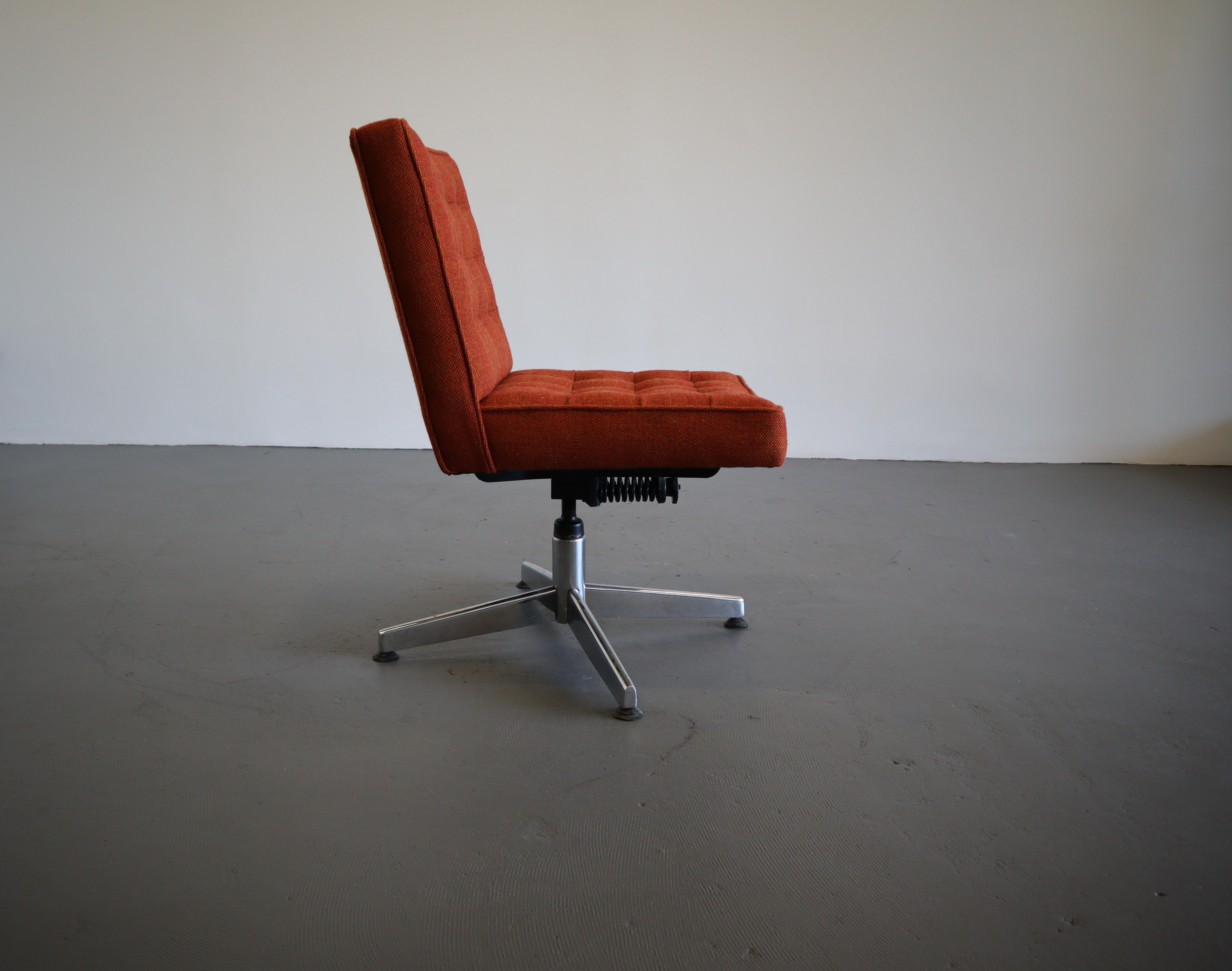 20th Century Vincent Cafiero for Knoll Armless Desk Chair